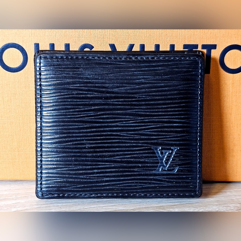 Authentic LOUIS VUITTON Epi Coin Purse Black